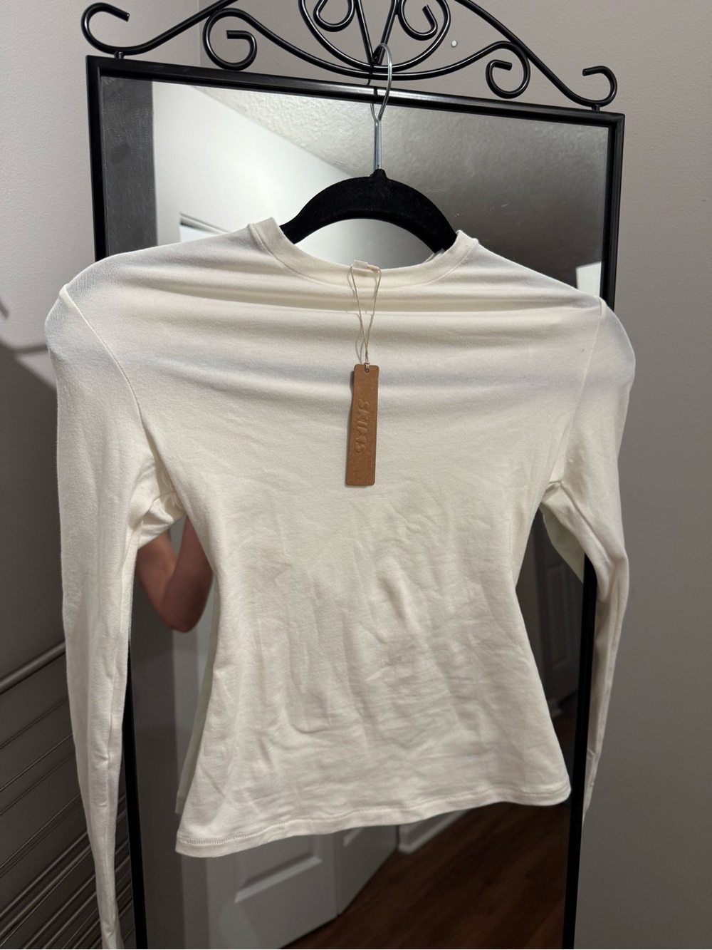Women’s Cream Long-Sleeve Tee - Minimal Crewneck Skims size XS